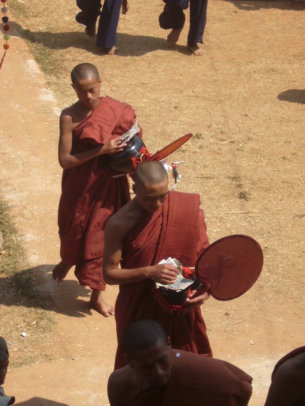Travel - Myanmar - Kalaw Shan - Monks Enter The Monastery